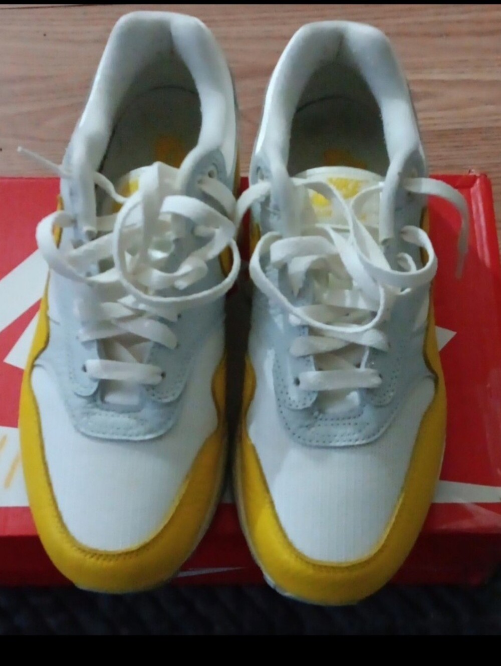 Womens TOUR YELLOW NIKE AIR MAX 1